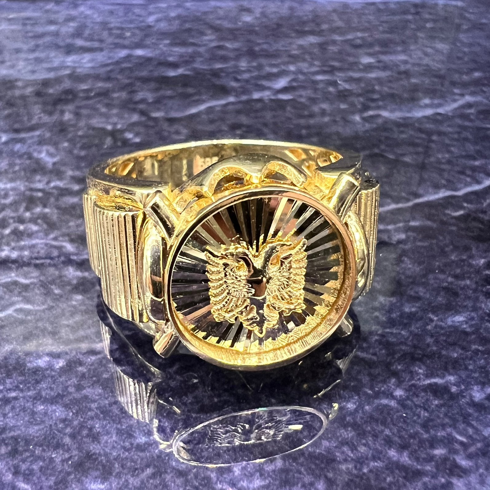 14 karaat gouden ring tweekoppige adelaar, Ophalen of Verzenden, Nieuw, Goud