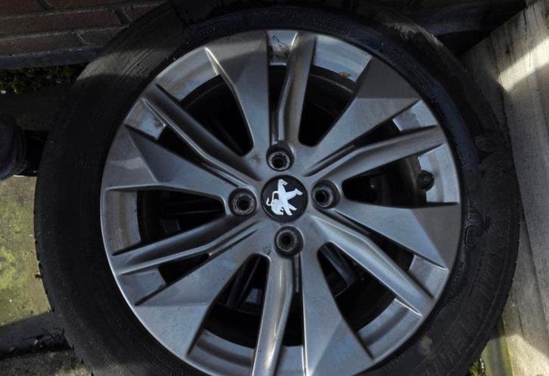 2 Peugeot (e) 208 16 inch velgen met zomerbanden 195/55 R16, Ophalen