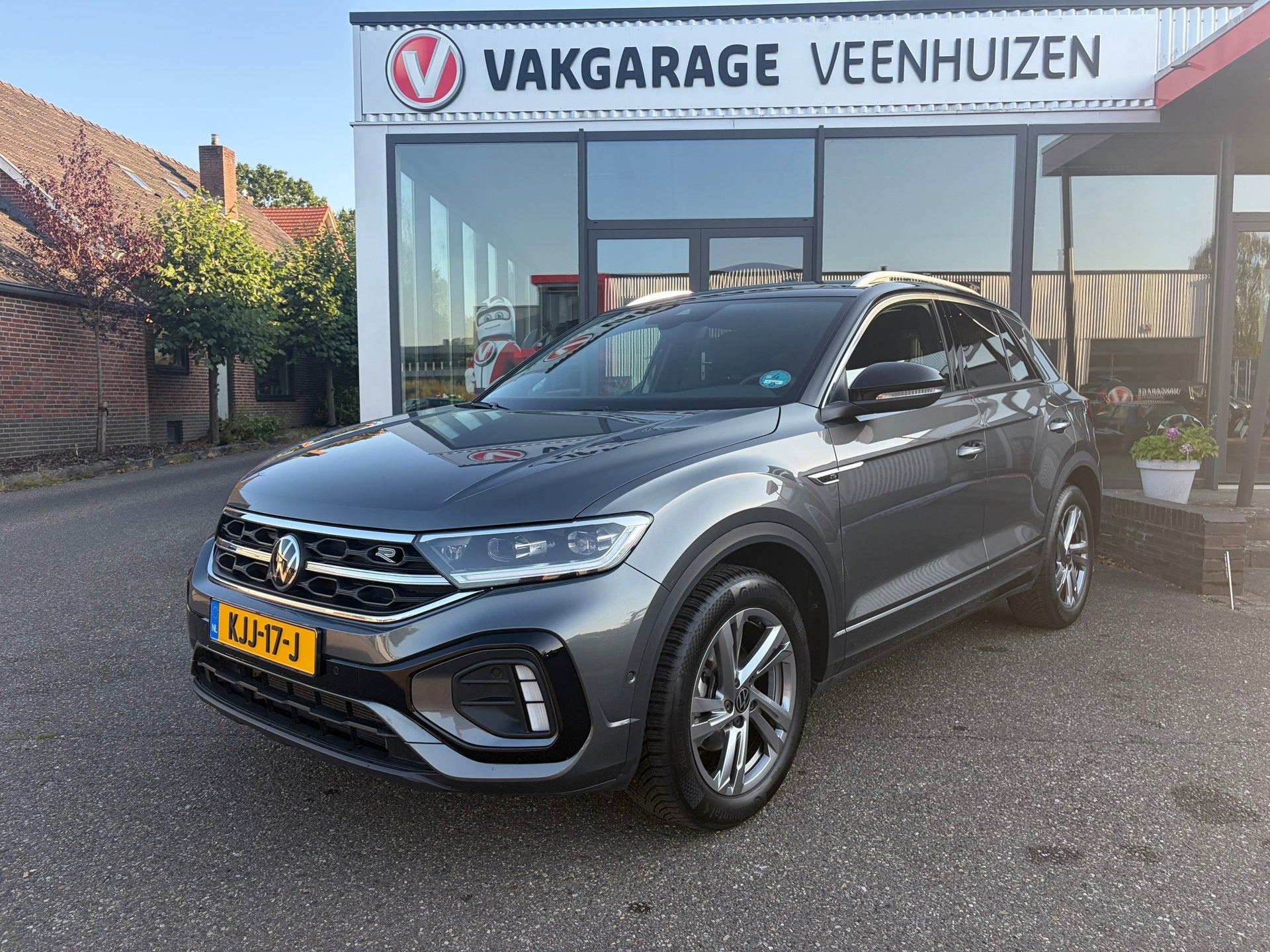 Volkswagen T-ROC 1.5 TSI R-Line Edition|Rijklaar prijs|Trekh, Auto's, Volkswagen, 12 maanden, 4 cilinders, Alcantara, Automatische klimaatregeling