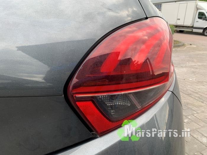 Achterlicht rechts van een Peugeot 208, Auto-onderdelen, Gebruikt, -, -, Ophalen of Verzenden