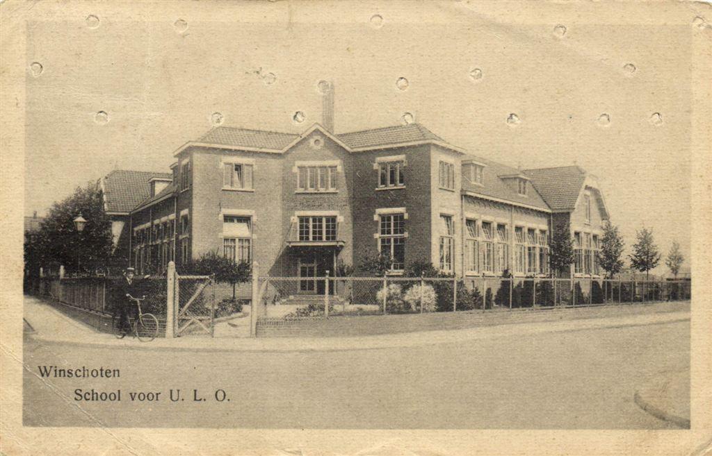 Winschoten. School voor U.L.O. - B-keus - 1927 gelopen, Verzamelen, Ansichtkaarten | Nederland, Ophalen of Verzenden, 1920 tot 1940