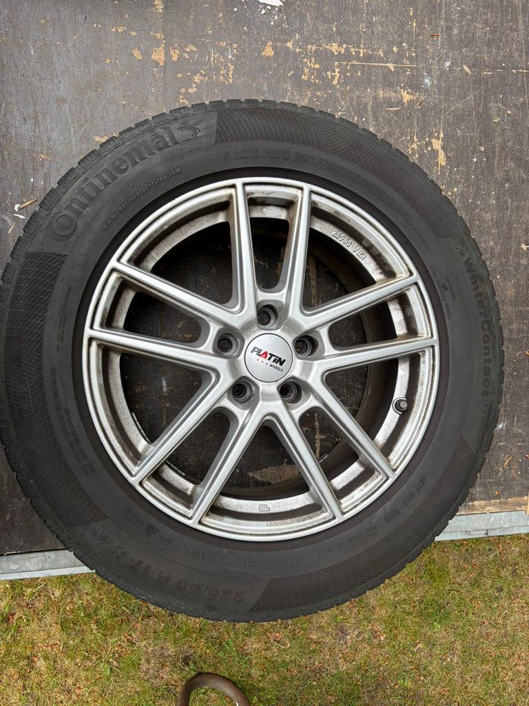 Winterbanden op velg Continental (225/65 R17), Auto-onderdelen, Banden en Velgen, Ophalen, Gebruikt, Banden en Velgen, 17 inch