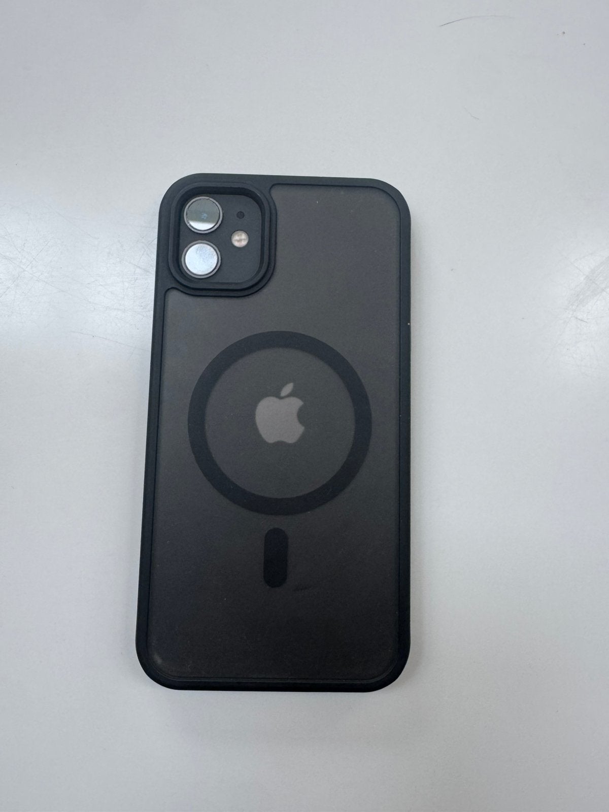 Zwarte iphone 11 + hoesje, Telecommunicatie, Ophalen, IPhone 11, Zwart, Zo goed als nieuw
