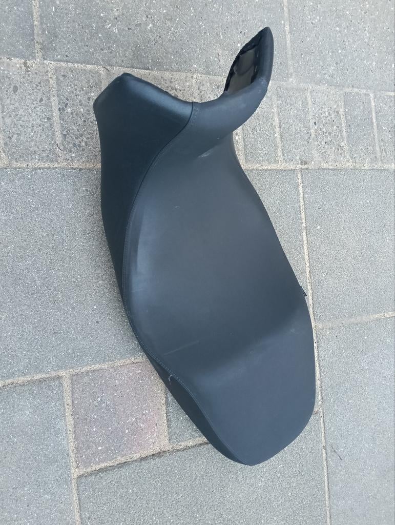 Origineel zadel Triumph Tiger 1050 (2008) - Nette staat, Ophalen of Verzenden, Gebruikt