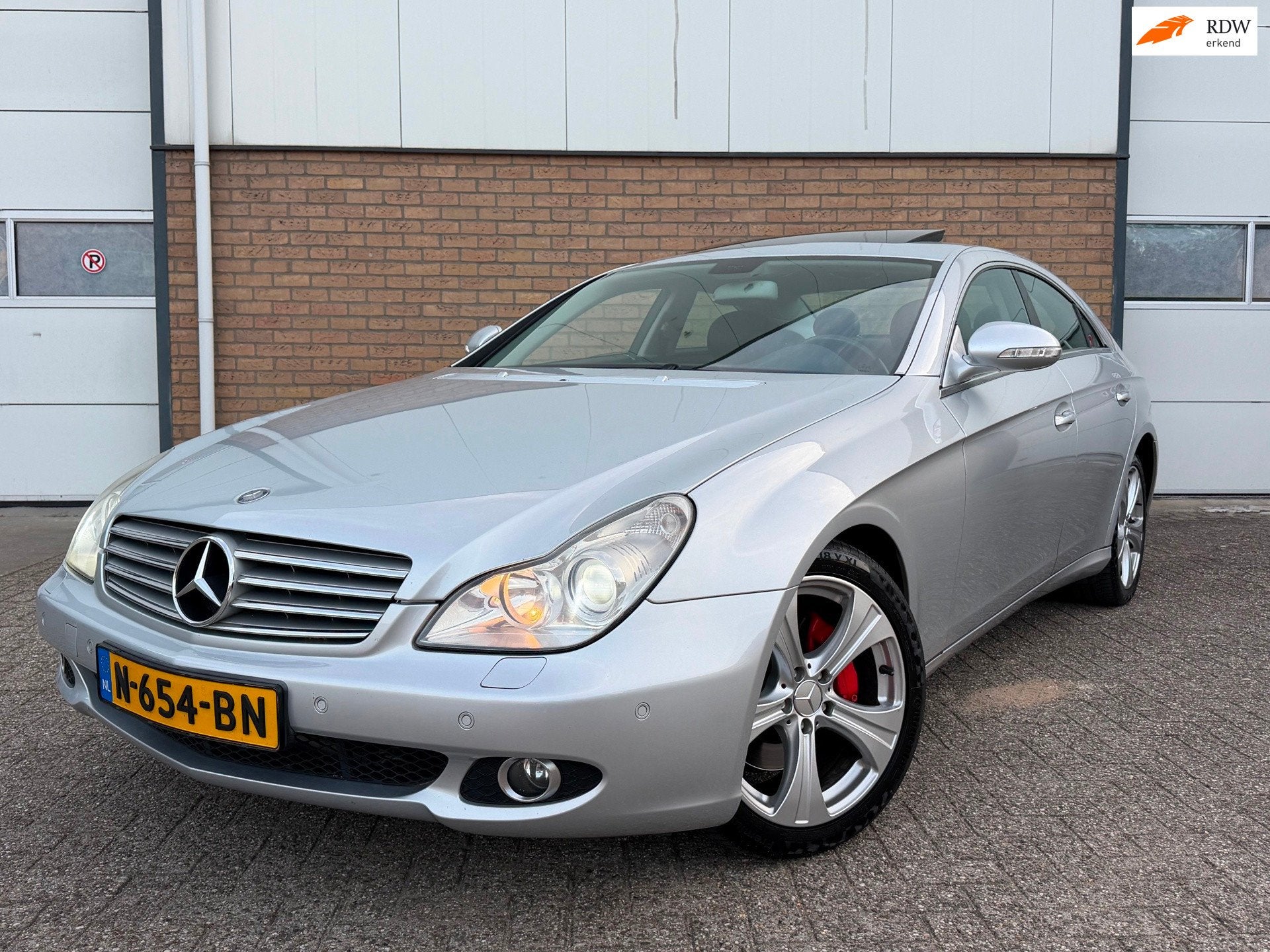 Mercedes-Benz CLS-klasse 350 LEDER/SCHUIFDAK/NETTE STAAT !, Automaat, Achterwielaandrijving, Gebruikt, Leder en Stof