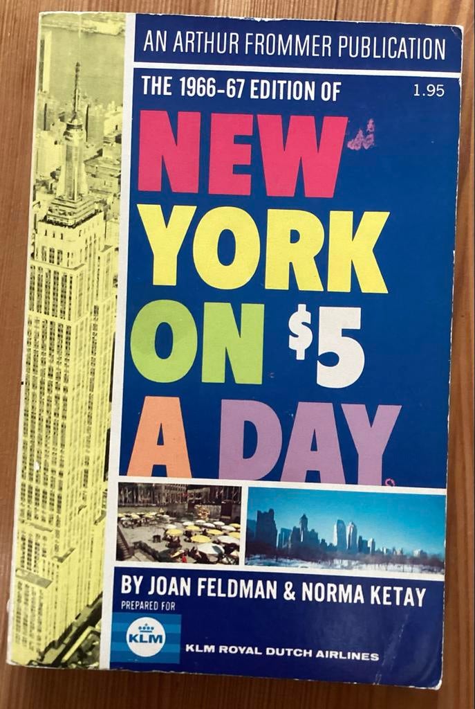 New York $5 a day: vintage reisgids KLM, Boeken, Budget, Ophalen of Verzenden, Reisgids of -boek, Noord-Amerika