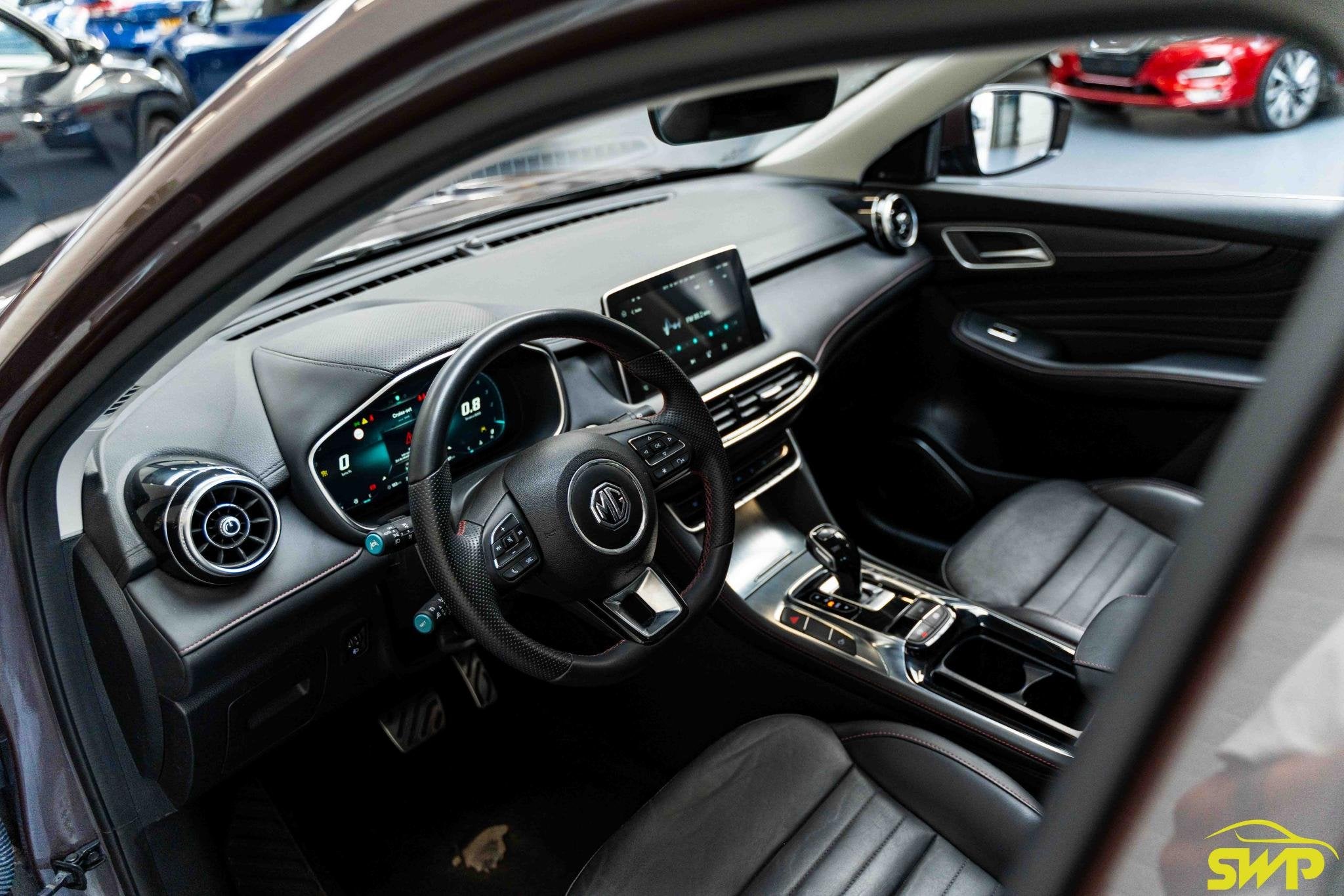 MG EHS 1.5 Luxury MHEV | Pano | Speciale kleur! | 360 cam |, Auto's, Stof, Gebruikt, Euro 6, 4 cilinders