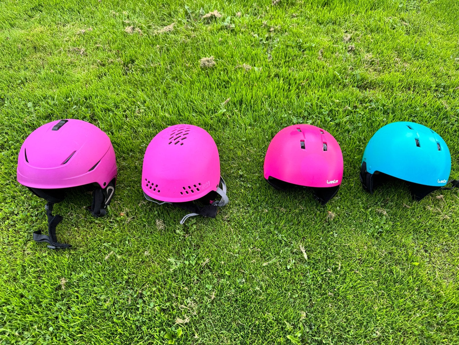 4 stuks nette skihelmen voor kinderen, Ophalen, Zo goed als nieuw, Maat 34 (XS) of kleiner, Overige typen