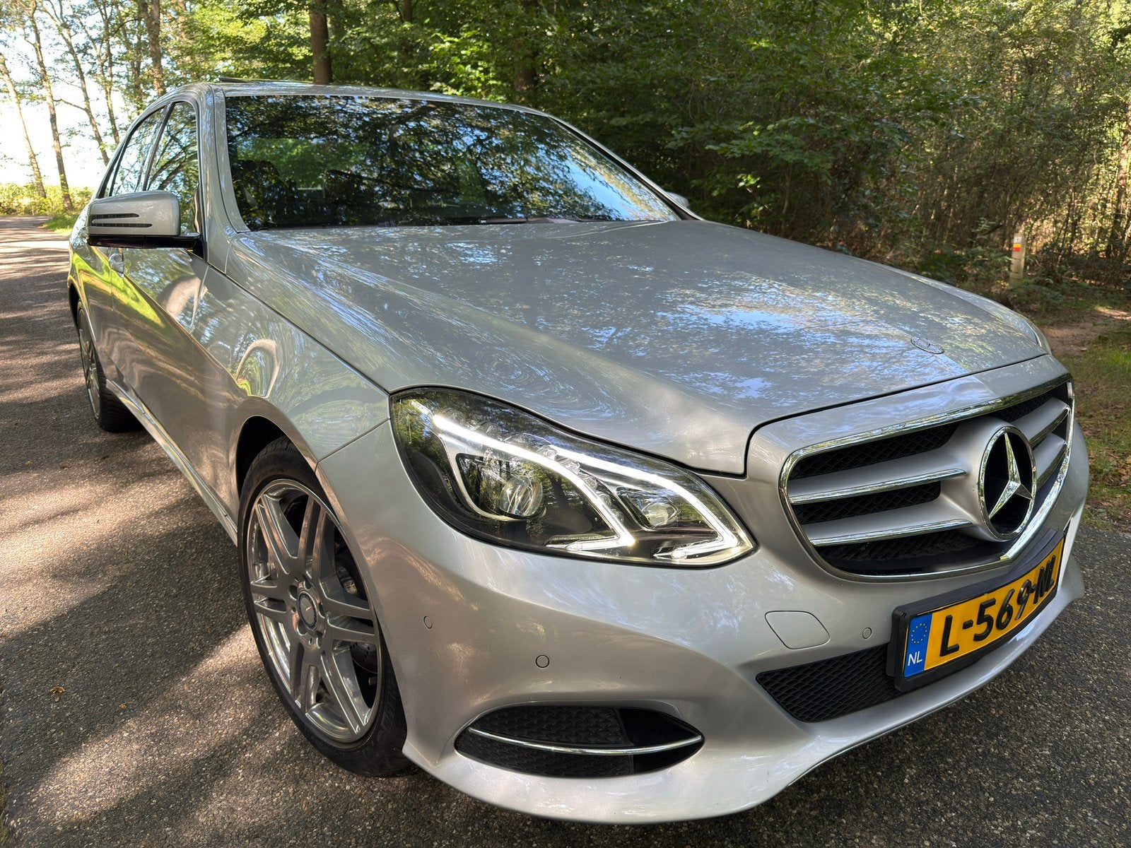 Mercedes E300 V6 4MATIC Facelift | Pano | HK | Trekhaak| ILS, Automaat, Zwart, 252 pk, Vierwielaandrijving