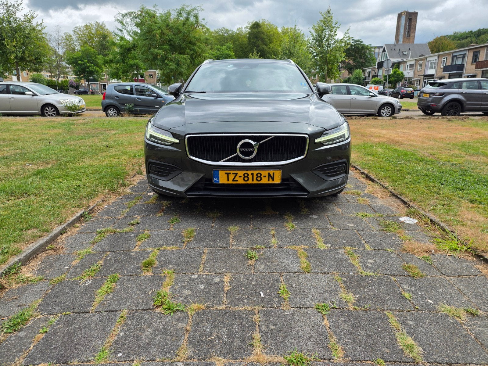Volvo V60 D4 190pk Geartronic 2018 (November) Grijs, Euro 6, Diesel, Grijs, Particulier
