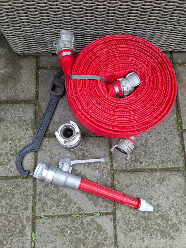 Brandslang inclusief spuit verloop en sleutel, Ophalen of Verzenden
