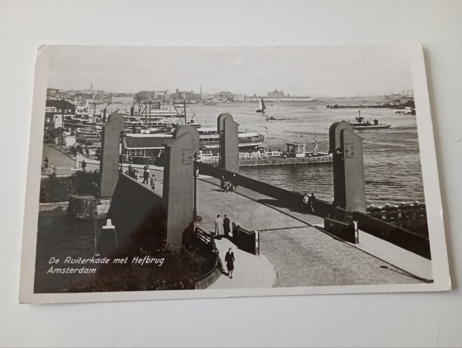 Amsterdam De Ruyterkade met Hefbrug, Ophalen of Verzenden, 1940 tot 1960, Gelopen, Noord-Holland