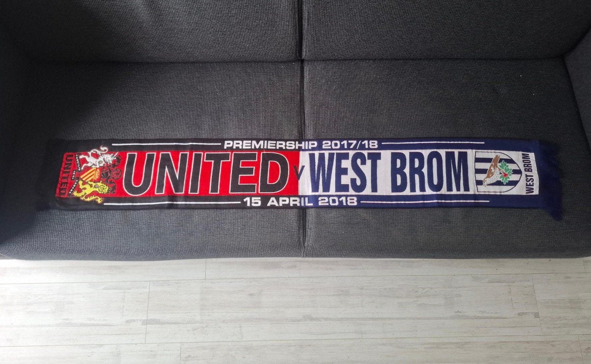 Manchester United West Bromwich Albion sjaal, Verzamelen, Ophalen of Verzenden, Zo goed als nieuw, Buitenlandse clubs, Vaantje of Sjaal