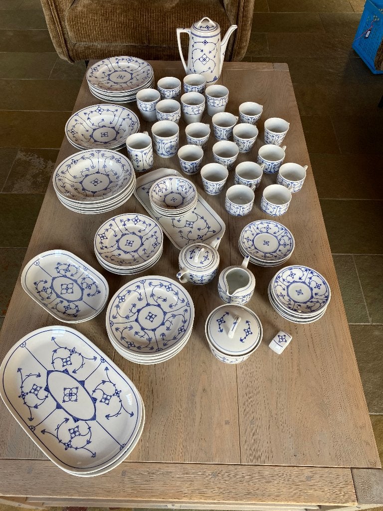 Jäger Eisenberg Saksisch Blauw porselein servies (73 delig), Ophalen, Gebruikt, Overige stijlen, Porselein