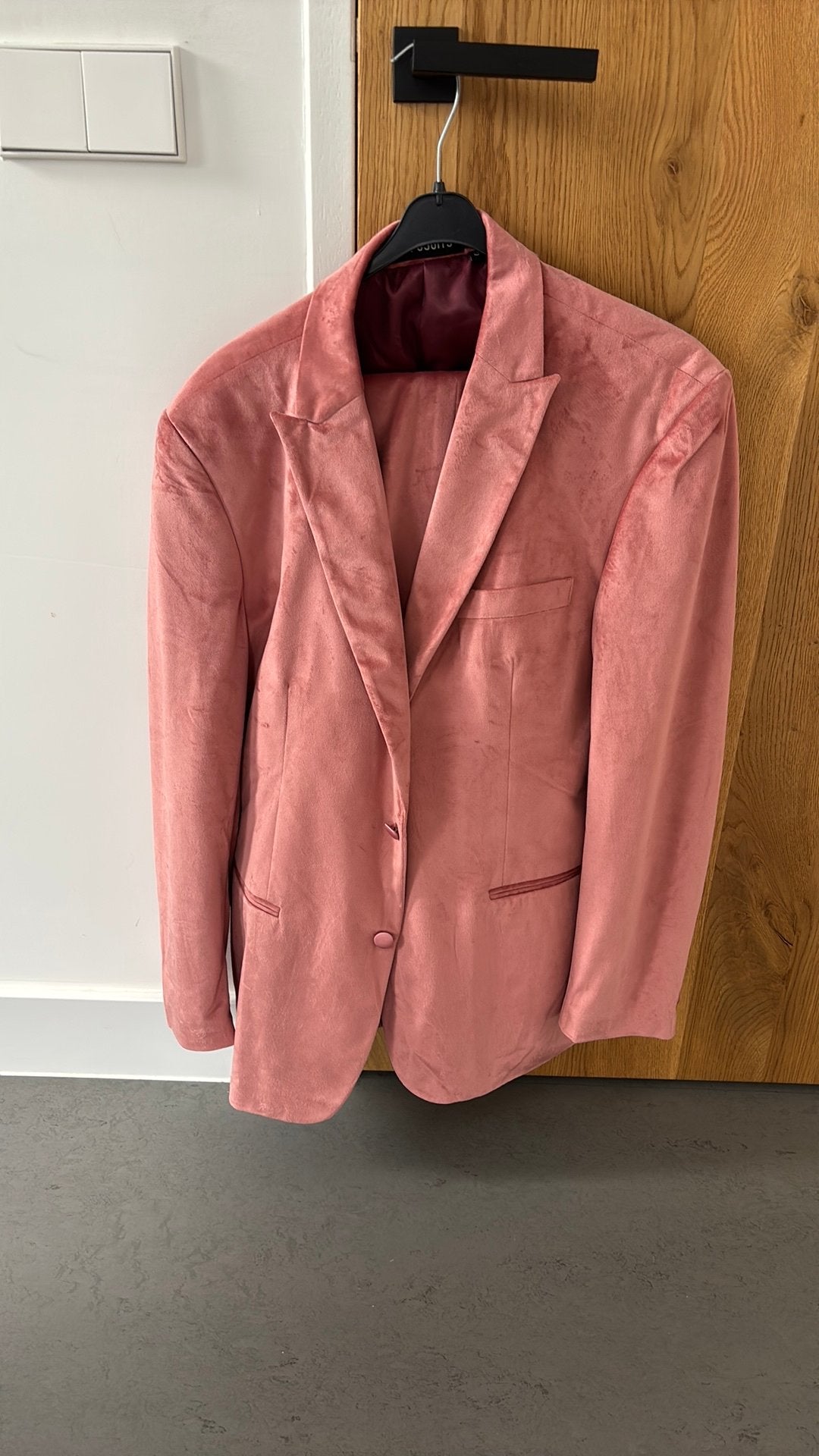 Maat 52-54 Vintage Pink Velvet heren smoking met strik, Kleding | Heren, Kostuums en Colberts, Verzenden, Zo goed als nieuw, Maat 52/54 (L)