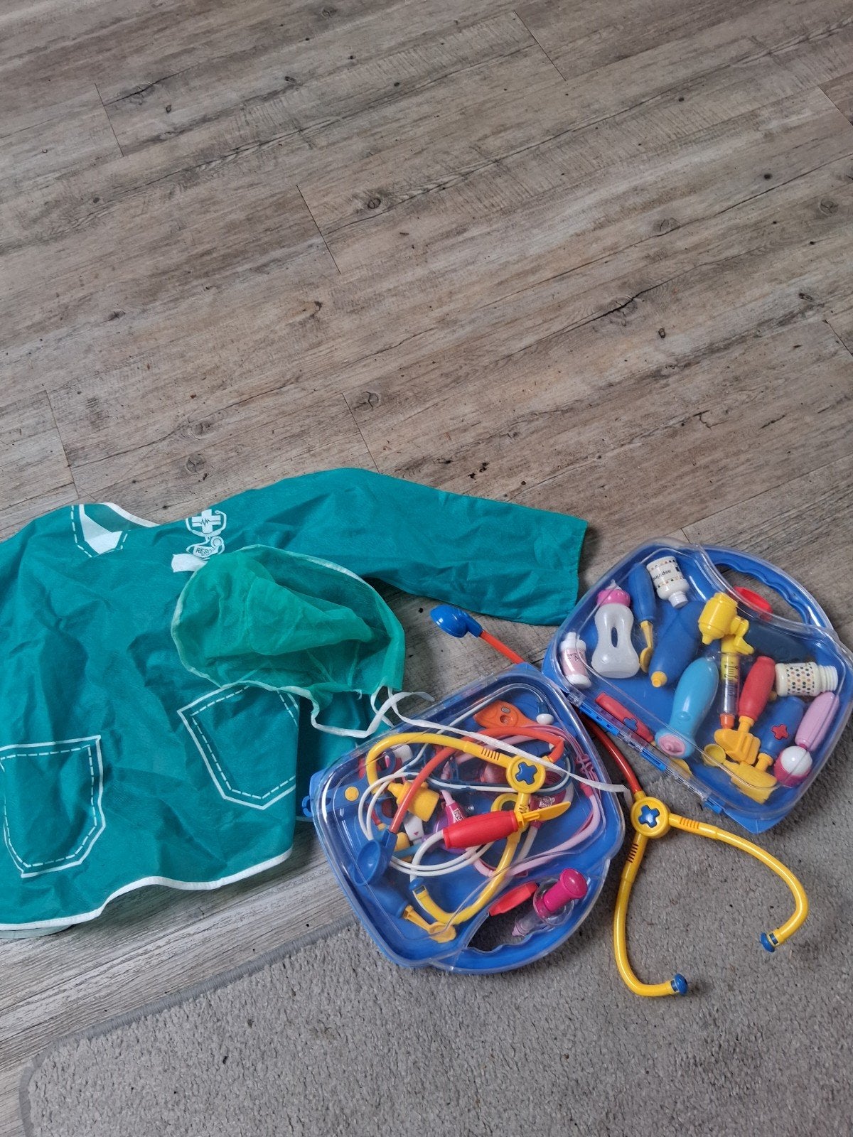 Doktersset met kleding en accessoires, Ophalen