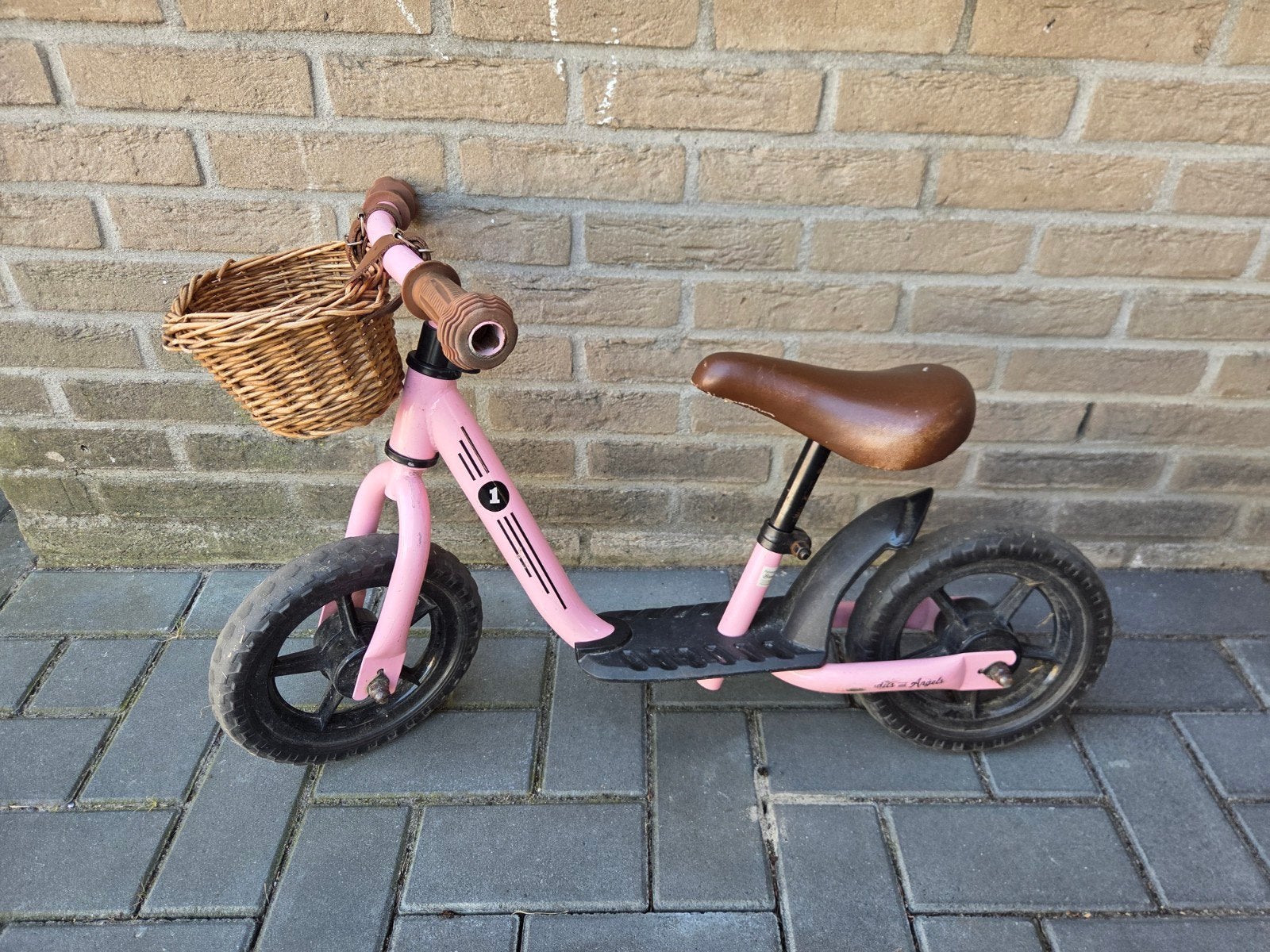 Roze loopfietsje met mandje, Ophalen, Zo goed als nieuw, Minder dan 16 inch, Bandits & Angels
