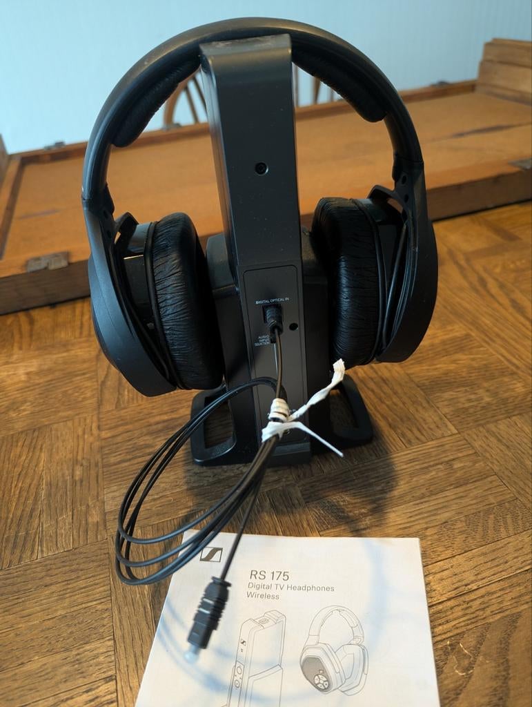 Sennheiser RS 175 draadloze tv-koptelefoon met laadstation, Ophalen
