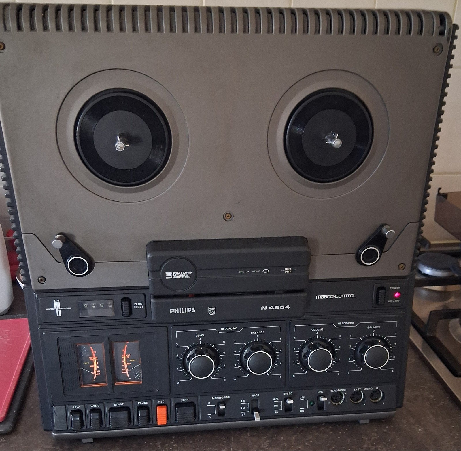 Philips N4504 Tapedeck - Nette staat, nieuwe snaren, Audio, Tv en Foto, Bandrecorders, Ophalen of Verzenden, Bandrecorder, Met banden