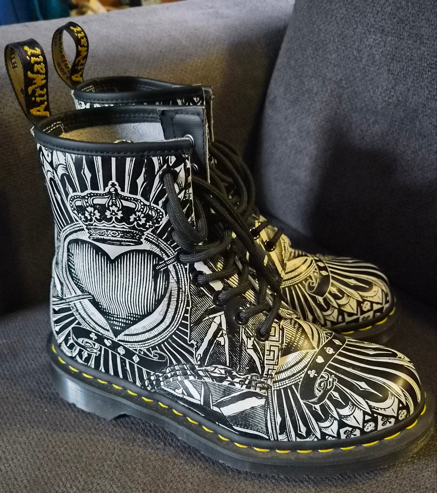 Limited Edition Dr Martens, Verzenden, Zo goed als nieuw, Zwart