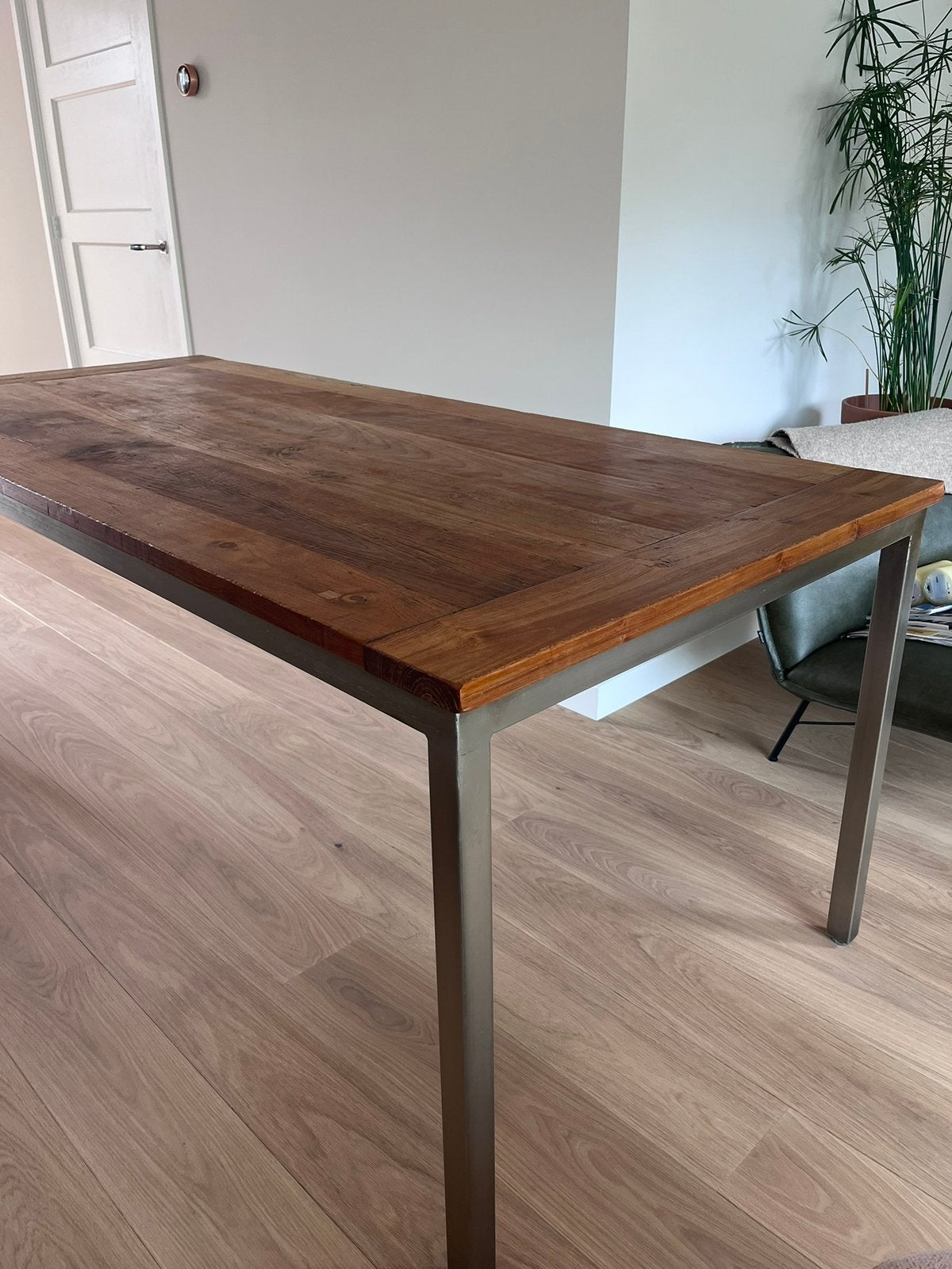 Mooie teakhouten tafel met stalen frame, Ophalen, Teakhout, 50 tot 100 cm, Zo goed als nieuw