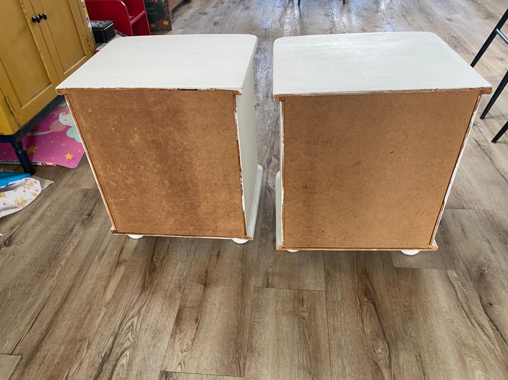 Wit geverfde houten nachtkastjes. B 44 cm, H 55 cm, d 38, Ophalen, Gebruikt, Minder dan 45 cm, 55 tot 70 cm