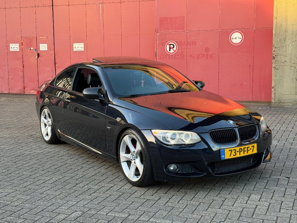 BMW 3-Serie 3.0 I 325 Coupe AUT 2011 Zwart, Auto's, BMW, Automaat, Achterwielaandrijving, Zwart, 75 €/maand