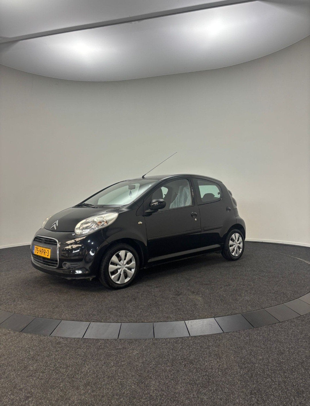 Citroën C1 1.0 5-DRS 2009 Zwart met slechts 34.600 km, Voorwielaandrijving, 4 stoelen, C1, Origineel Nederlands