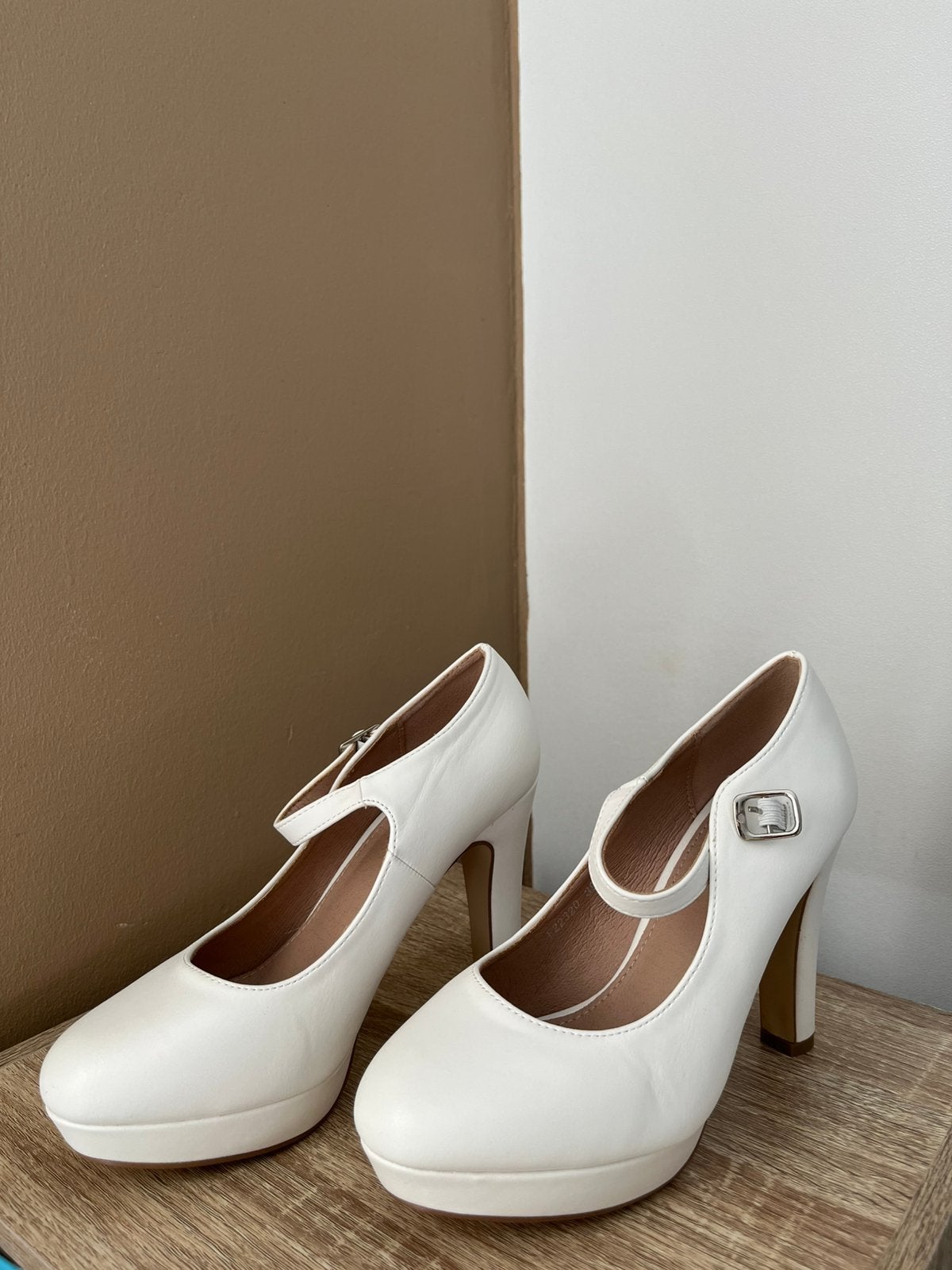 Witte pumps maat 38!, Ophalen of Verzenden, Zo goed als nieuw, Wit, Schoenen