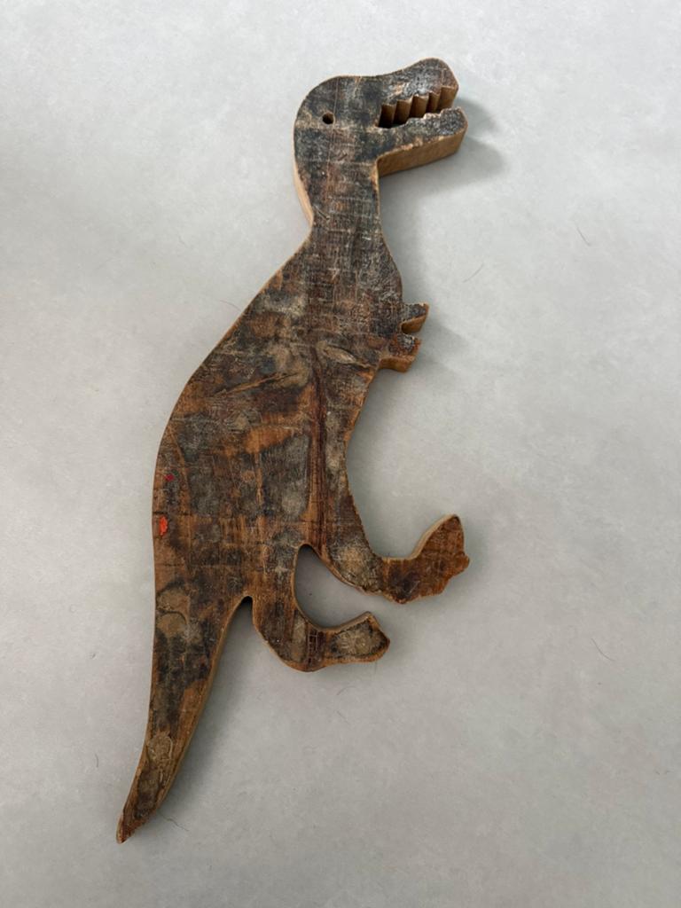 Houten dino aan muur, Ophalen of Verzenden, Wanddecoratie