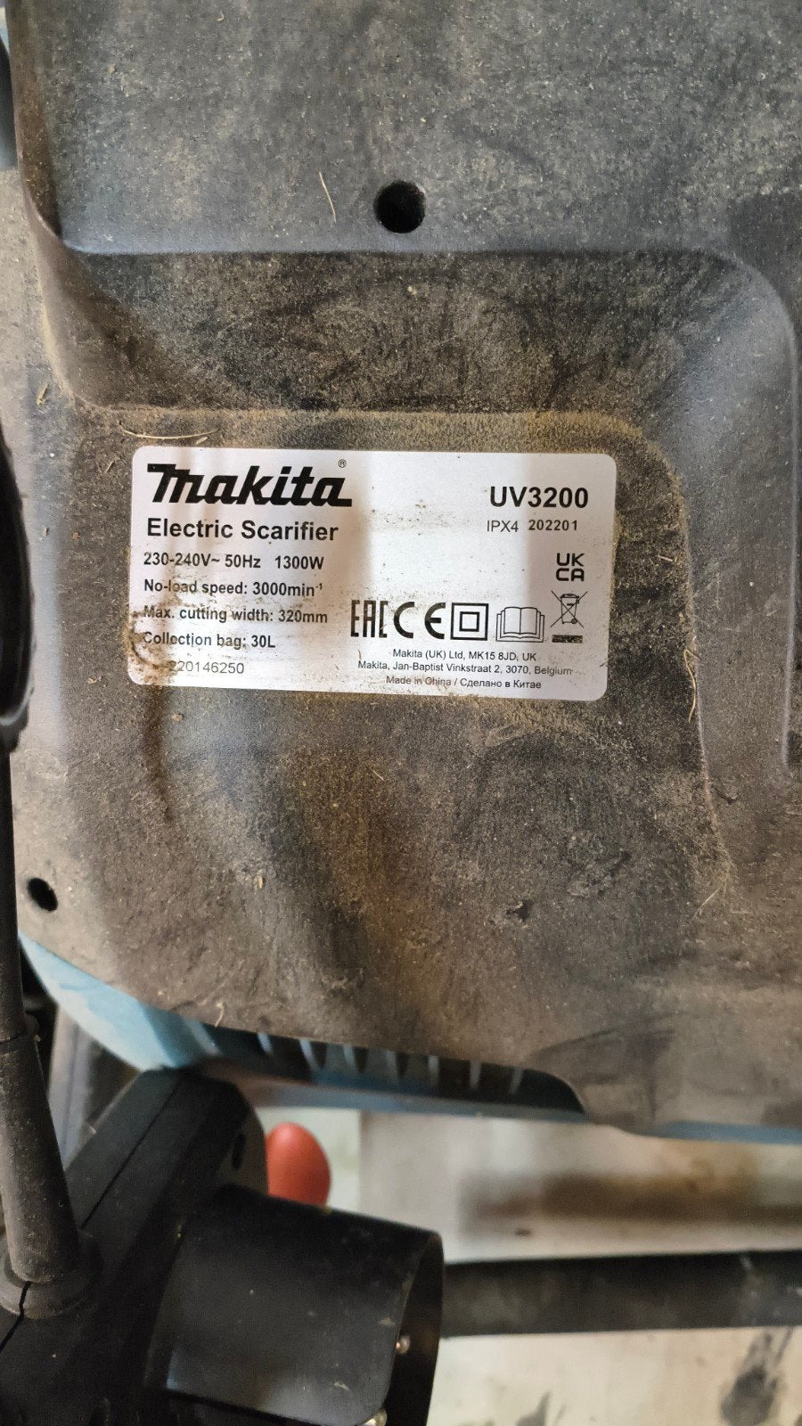 Makita UV3200 Elektrische Verticuteermachine - 1300W, Ophalen, Cirkelmaaier, Gebruikt, Elektrische grasmaaier