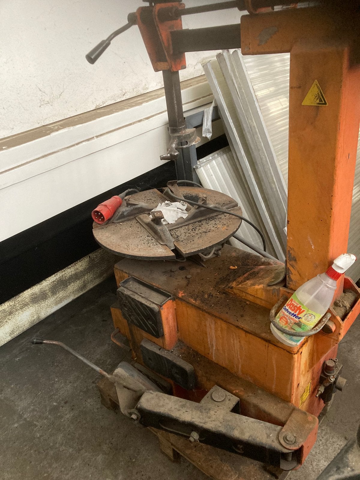 Banden demontage apparaat, Ophalen, Zo goed als nieuw, 1200 watt of meer, 30 tot 70 mm