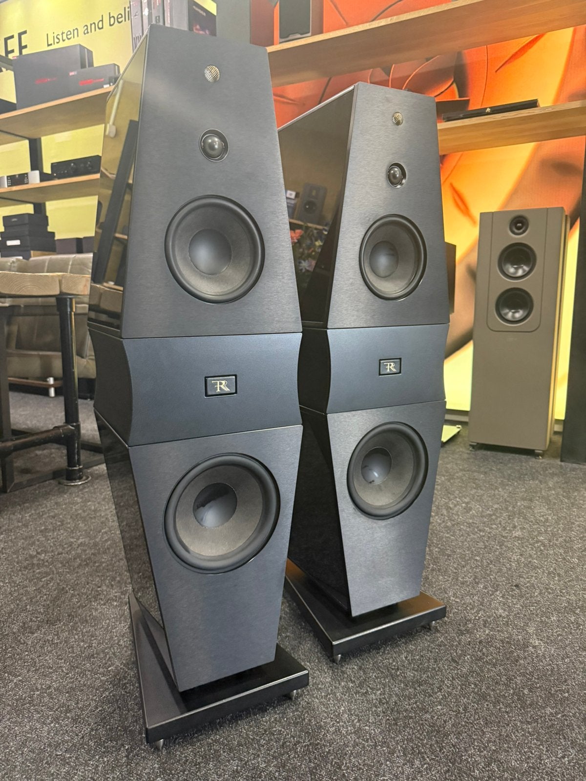 Rosso Fiorentino Volterra, Vloerstaande luidspreker, Gebruikt, Ophalen of Verzenden, 150 watt of meer