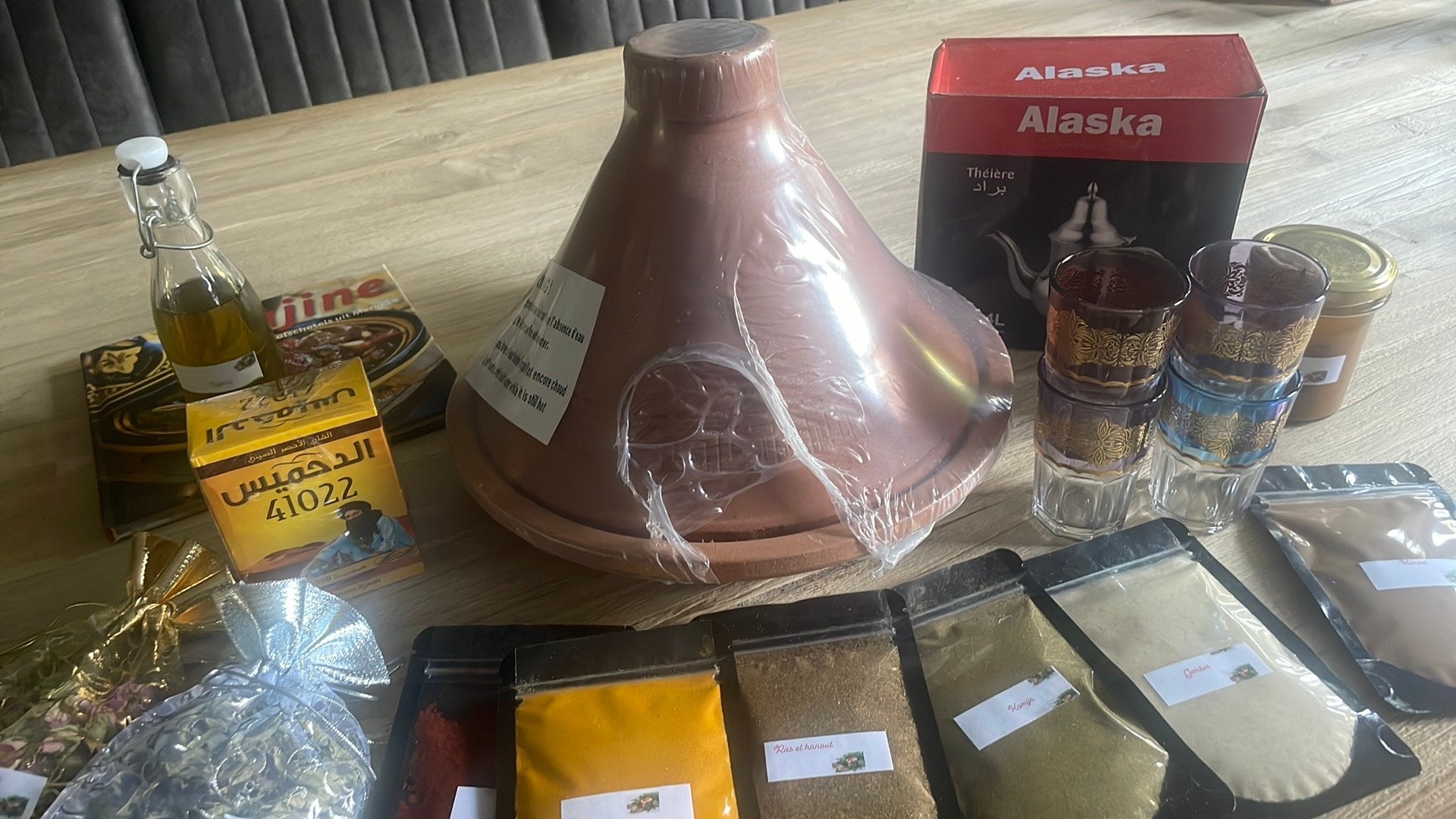 Tajine aardewerk, ongebruikt + kookboek , kruiden en meer!, Ophalen, Overige typen, Nieuw, Steen/keramiek