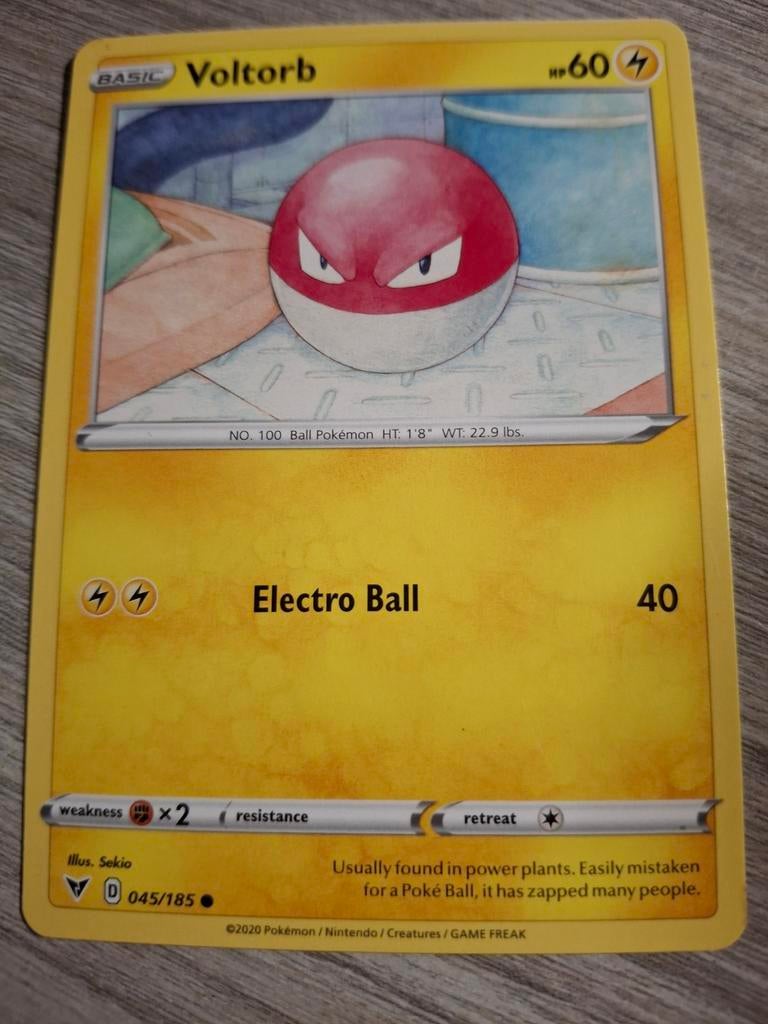 Pokémon Kaart: Voltorb 045/185 - Basic Pokémon, Ophalen of Verzenden, Zo goed als nieuw, Losse kaart