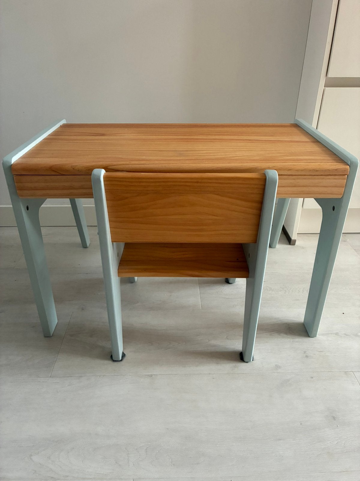 Mooi Montessori setje te koop, zo goed als nieuw, Kinderen en Baby's, Kinderkamer | Tafels en Stoelen, Ophalen, Zo goed als nieuw