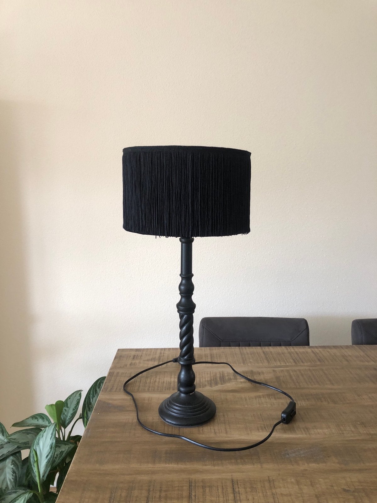 Zwarte tafellamp met franjes, Ophalen, Zo goed als nieuw, Zwart, E27 (groot)