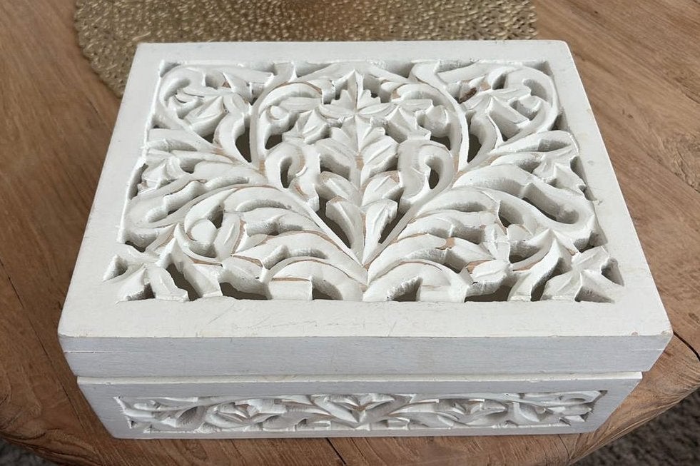 Decoratieve houten opbergdoos van Zara Home met snijwerk, Ophalen of Verzenden, Zo goed als nieuw, Overige houtsoorten