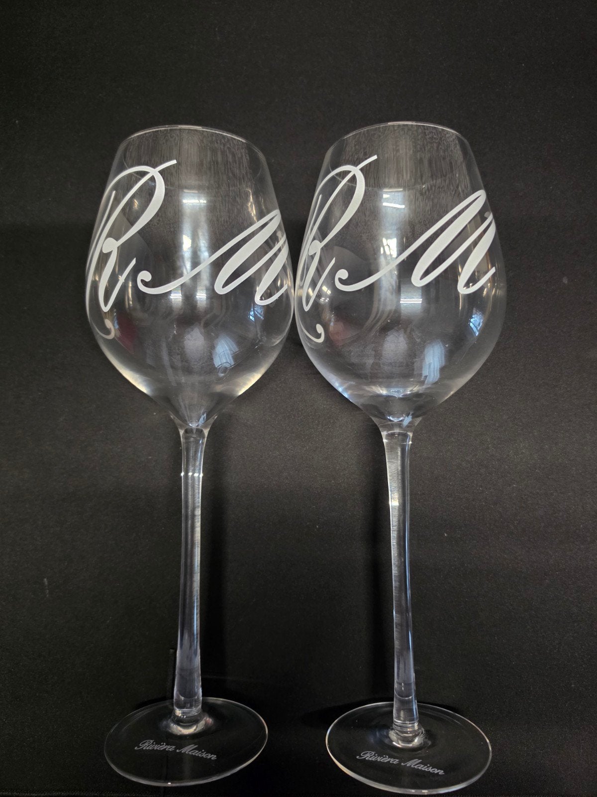 2 grote Riviera Maison wijnglazen met initialen R & M, Ophalen of Verzenden, Zo goed als nieuw, Wit, Glas