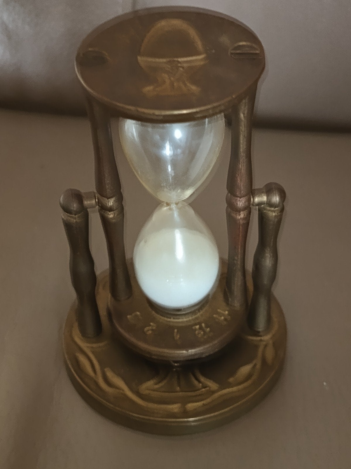 Antieke zandloper met messing frame en eierhouder, Ophalen of Verzenden