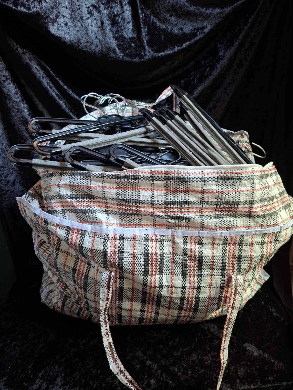 Grote tas met broekhangers, Overige maten, Ophalen of Verzenden, Zo goed als nieuw, Outlet Schoonhoven