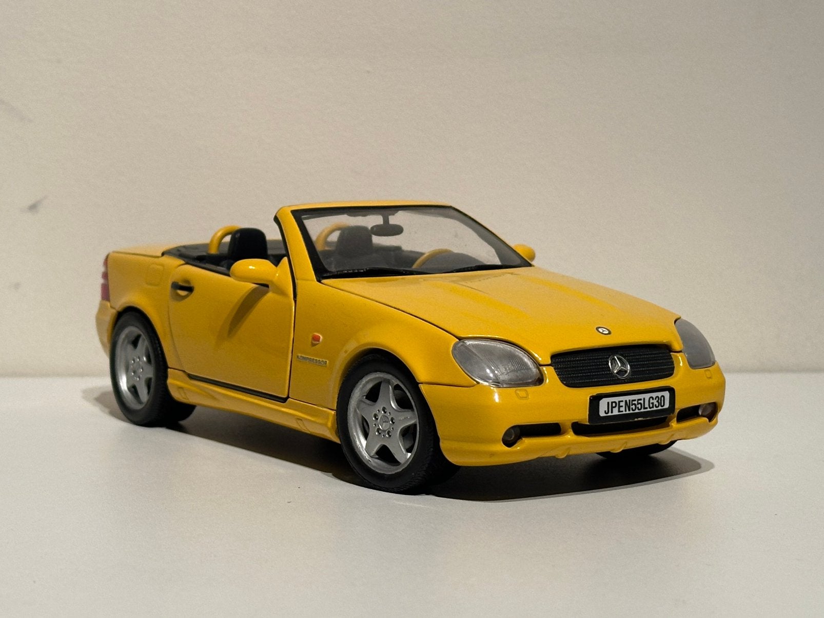 Mercedes-Benz SLK 230 Kompressor AMG | UTmodel | schaal 1:18, Hobby en Vrije tijd, Ophalen of Verzenden, Zo goed als nieuw, Auto