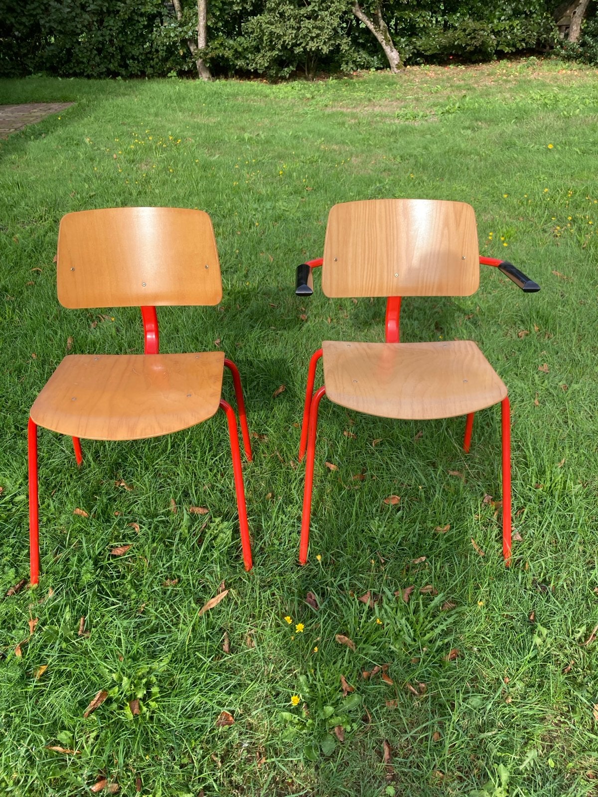 13 stapelbare stoelen: 10 zonder leuning, 3 met leuning, Ophalen, Overige kleuren, Zo goed als nieuw, Vijf, Zes of meer stoelen