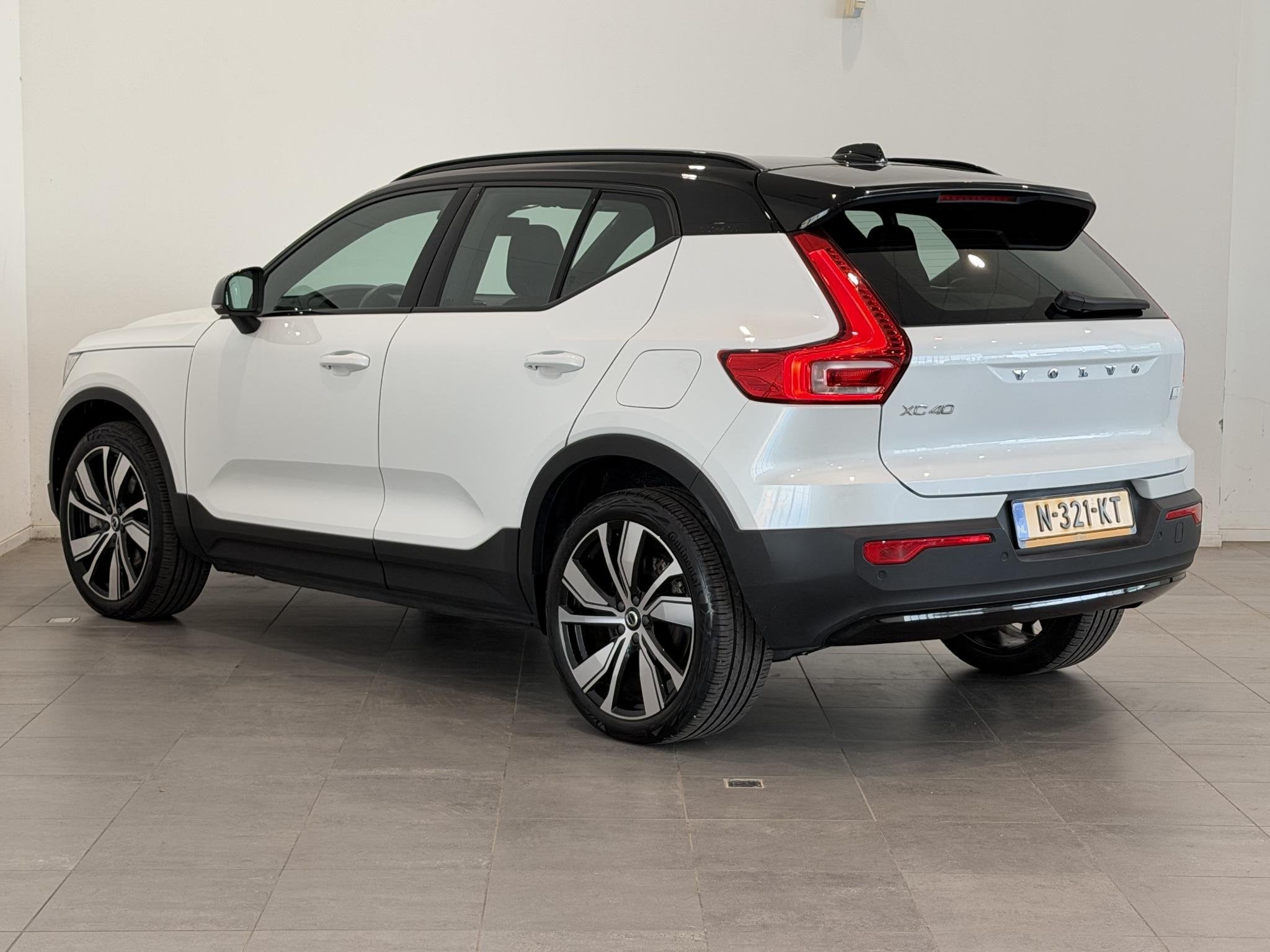 Volvo XC40 Recharge P8 AWD R-Design | 93,2% SOH | Harman Kar, Auto's, 34 min, Gebruikt, Met garantie (alle), Wit