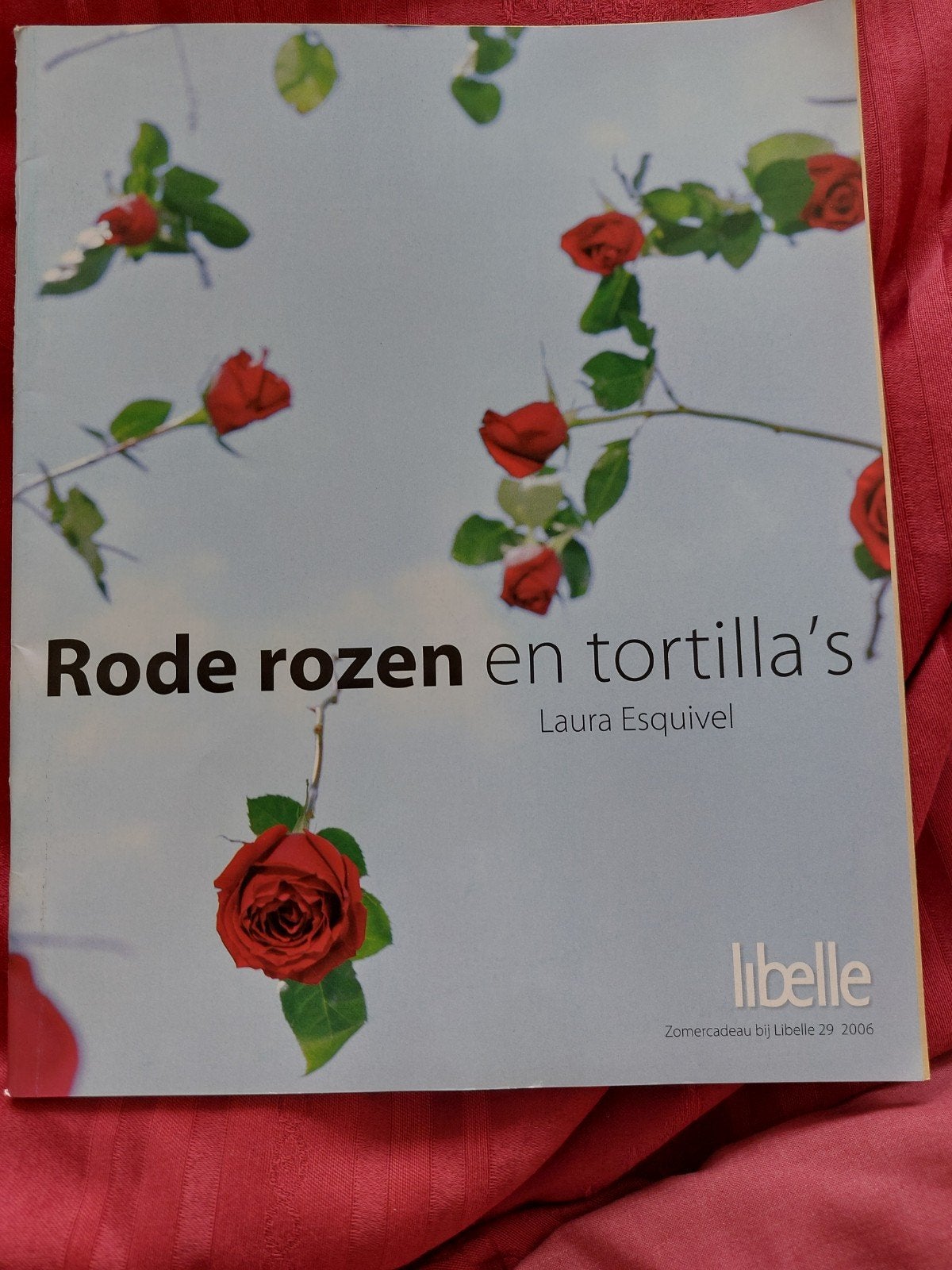 Rode rozen en tortilla - Laura Esquivel, Ophalen of Verzenden, Gelezen