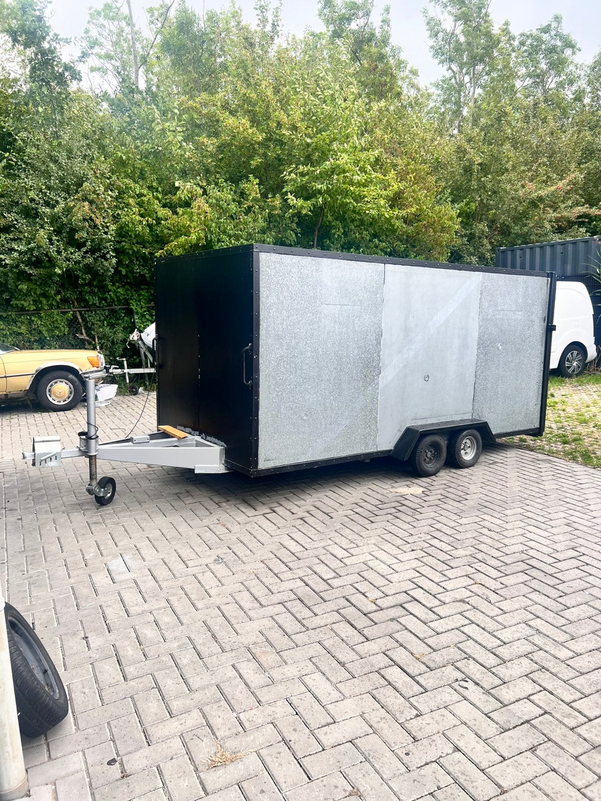 Grote gesloten aanhanger rijbewijs B, Ophalen, Zo goed als nieuw