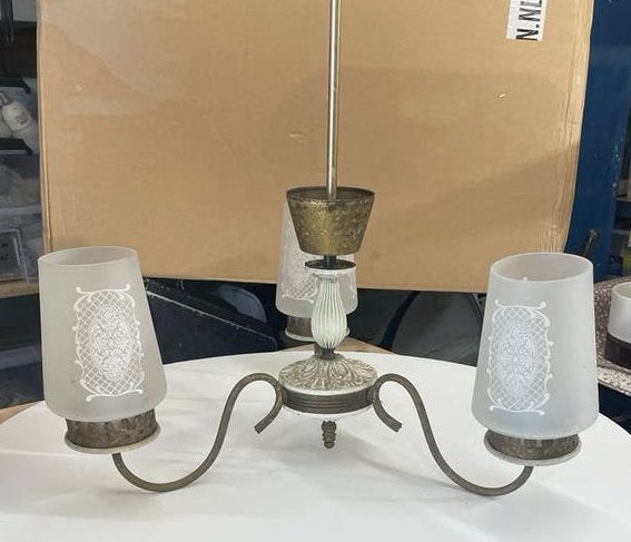 Vintage lamp Kroonluchter met 3 Armen en Gematteerde Glazen, Ophalen