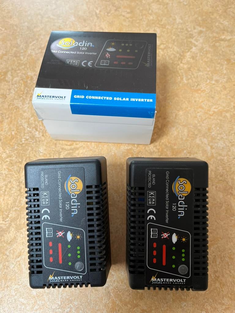 Mastervolt Soladin 120 omvormers 2 stuks defect., Ophalen, Zo goed als nieuw