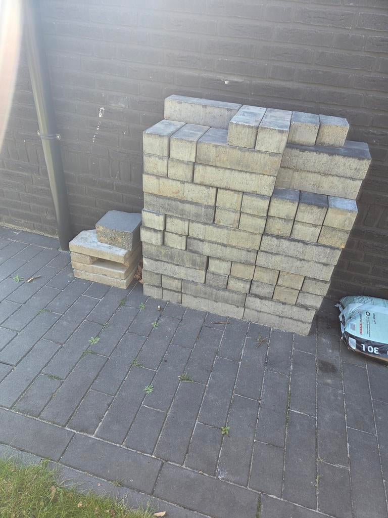 Gebruikte betonnen klinkers voor terras of oprit, Tuin en Terras, Ophalen, Gebruikt, Klinkers, 10 m² of meer
