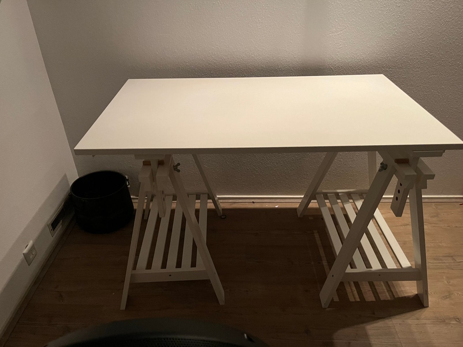 Bureau van Ikea zgan, Ophalen, Zo goed als nieuw